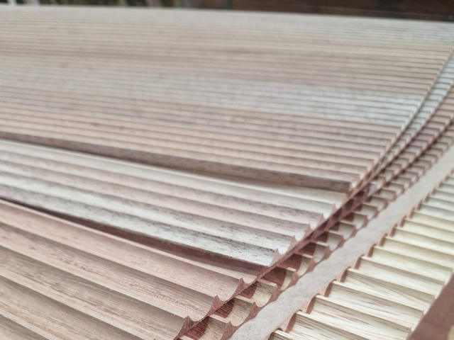 Lisfloak a tambour wood panel