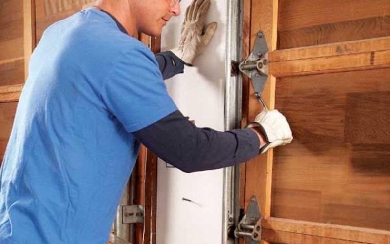 garage-door-panel-repair-and-replacement-1-768x768