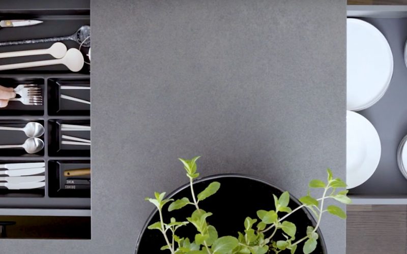 richelieu-riverso-sliding-drawer-system