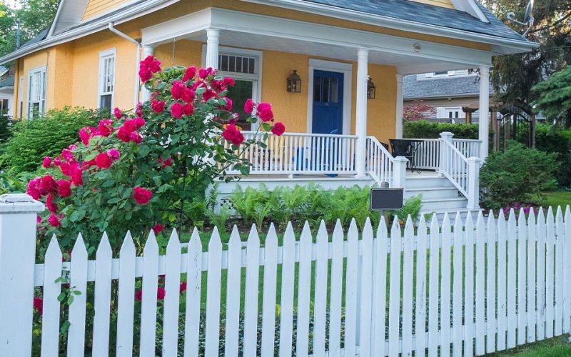 windowboxes-shelves-picketfence-article